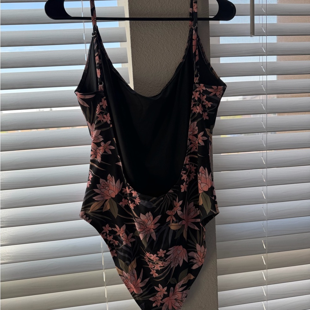 Floral One-Piece Swimsuit🖤 - Picture 2 of 3